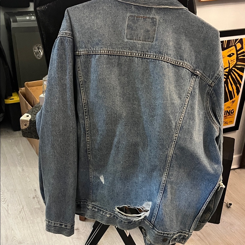 Levi's Men's Distressed Blue Denim Jacket - Picture 5 of 5